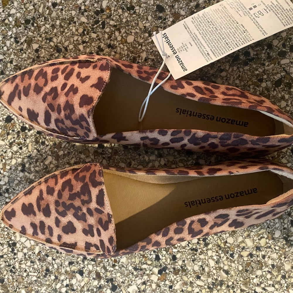 New Amazon essentials leopard print shoes. Size 9.5